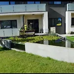 Vivamus Garden Retreat - With Terace & Parking * براشوف