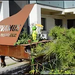 Vivamus Garden Retreat - With Terace & Parking * براشوف