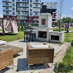 Vivamus Garden Retreat - With Terace & Parking