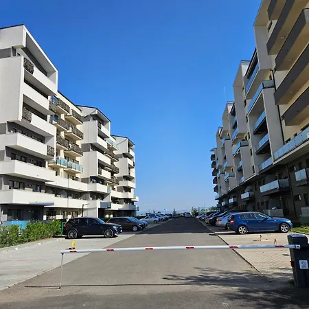 Vivamus Garden Retreat - With Terace & Parking *