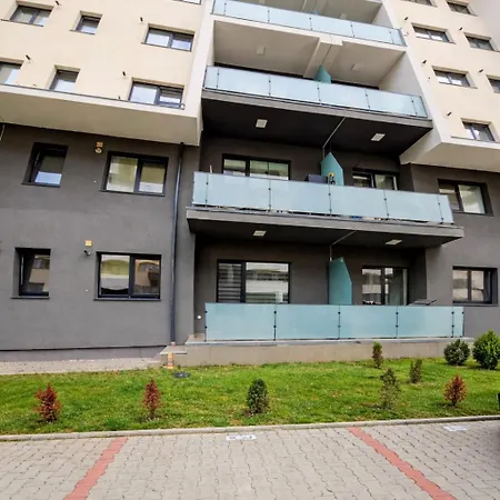 Vivamus Garden Retreat - With Terace & Parking شقة *