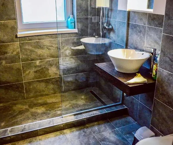 Vivamus Garden Retreat - Studio With Terace & Parking Appartement *