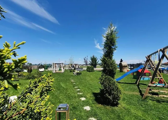 Vivamus Garden Retreat - With Terace & Parking *