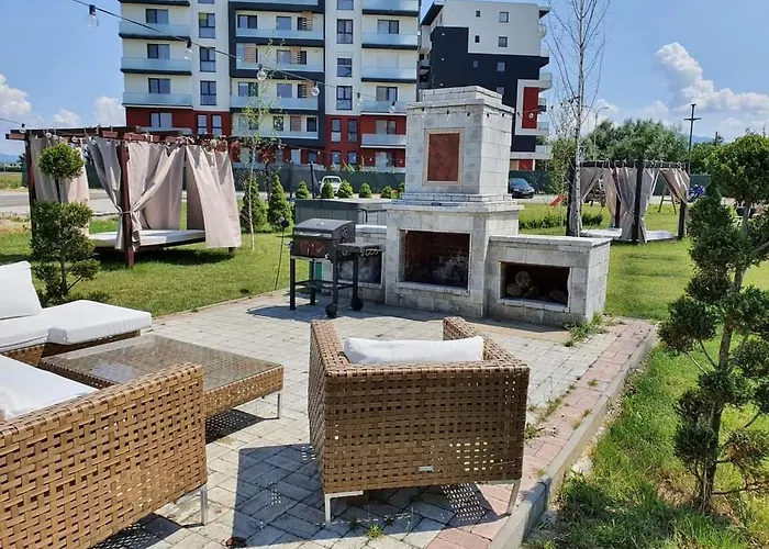 Vivamus Garden Retreat - With Terace & Parking